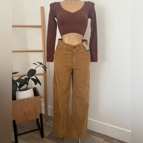 NWT Levi's Women's Ribcage Straight Leg Corduroy Jeans - Picture 6 of 10